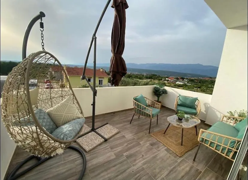 Luxury Penthouse With Jacuzzi Apartment Podgradina