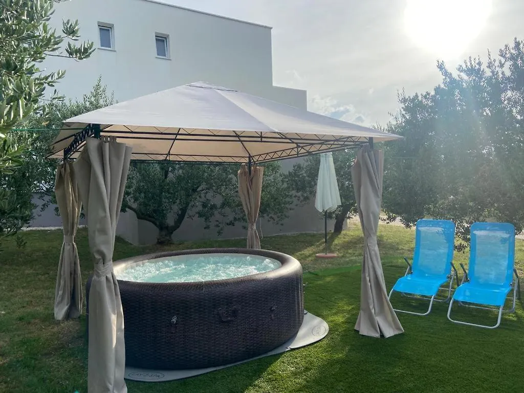 Luxury Penthouse With Jacuzzi Apartment Podgradina
