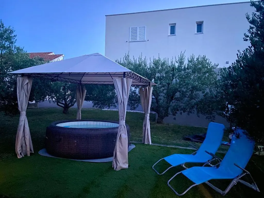 Luxury Penthouse With Jacuzzi Apartment Podgradina